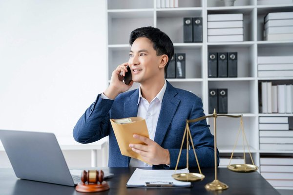 Dans quelles situations recourir à un avocat du droit de travail à Versailles ?