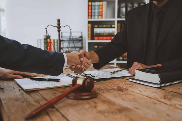 Avocat pacte d'associé : quand et pourquoi faire appel à ce professionnel du droit des affaires ?