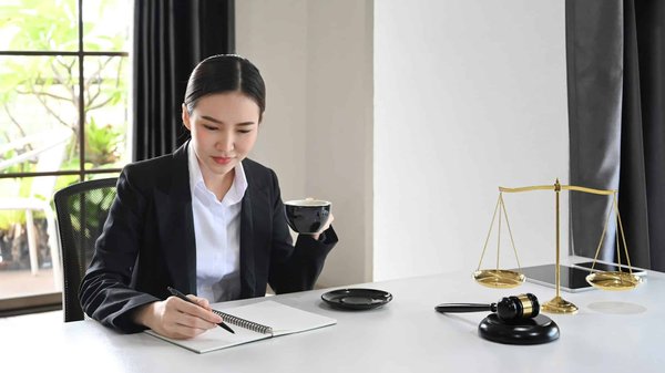 Avocat en marchés publics : rôles, responsabilités et normes en vigueur